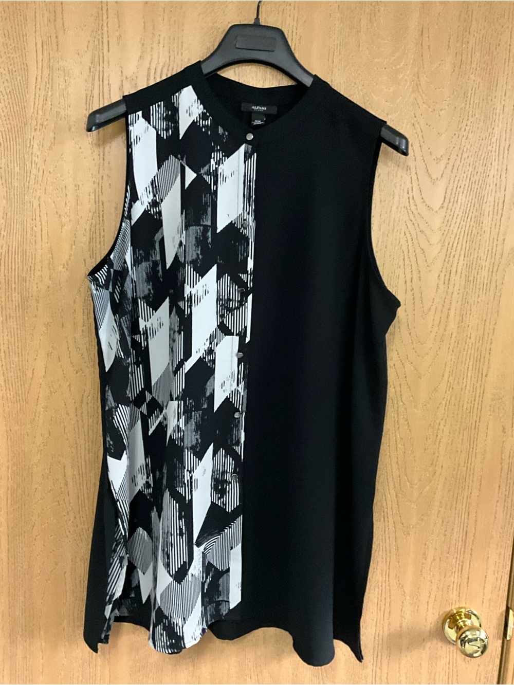 Alfani Black Sleeveless Top with Black & White Geometric Panel